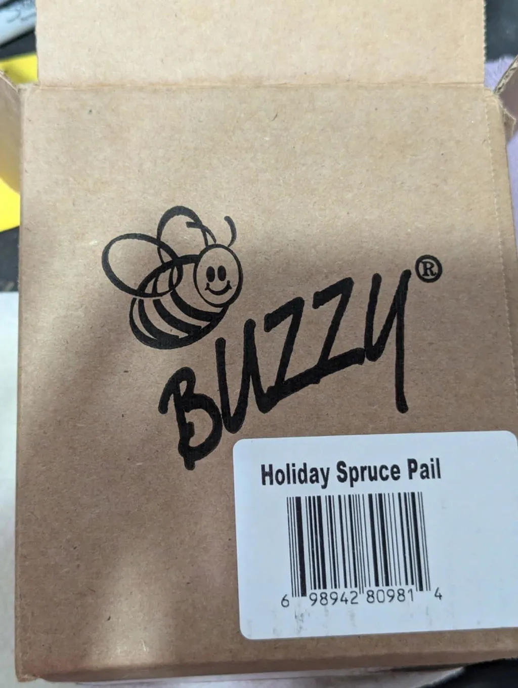 Buzzy Seeds Warm Wishes Holiday Pail dyrkningssæt rødgran
